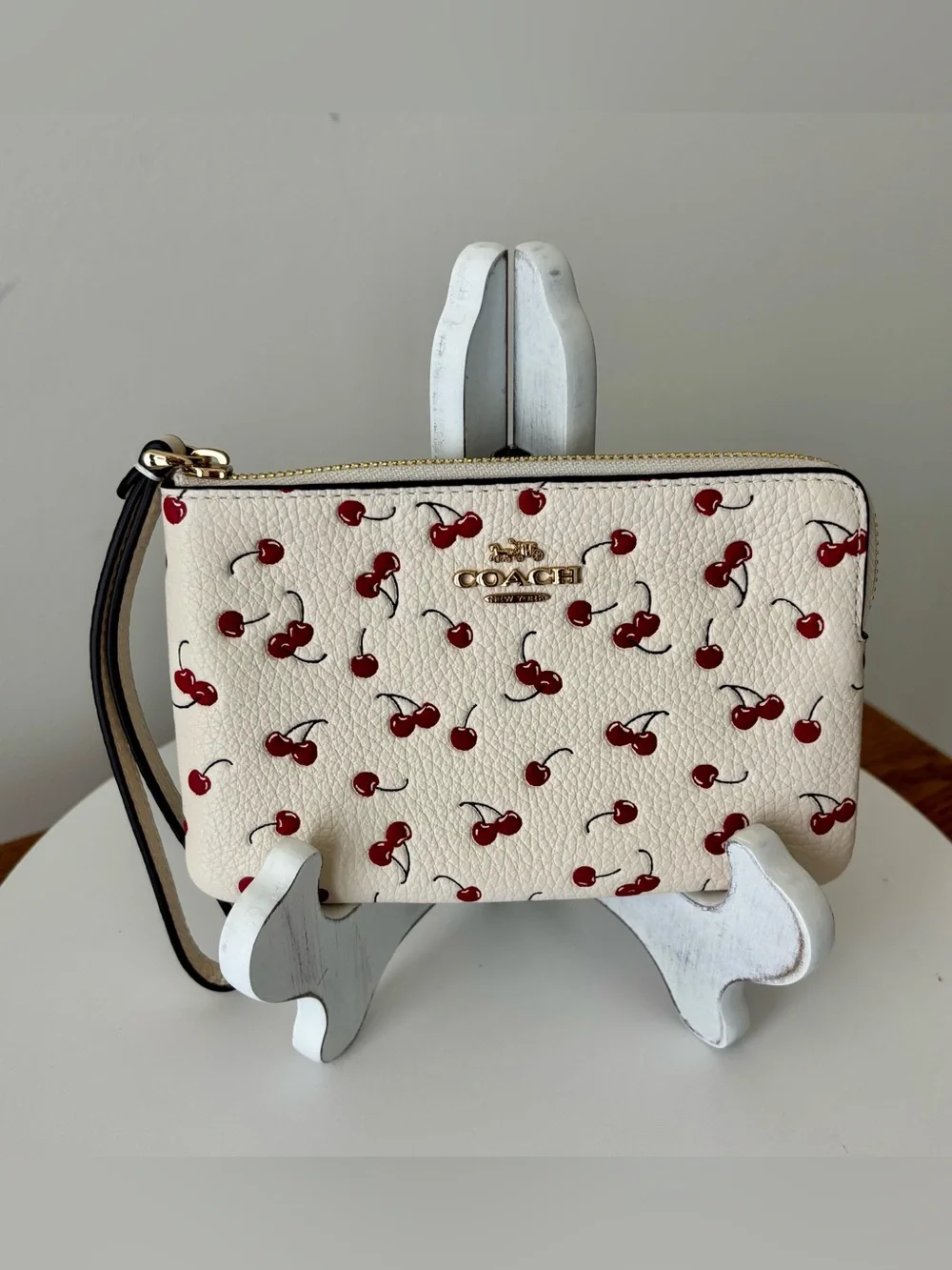 Coach NWT Cherry Wristlet Pebble Leather Zipper Closure Chalk White